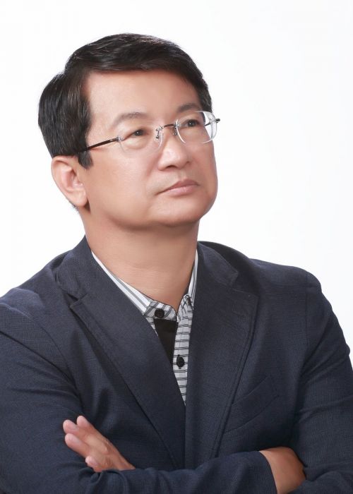 최경필 작가.