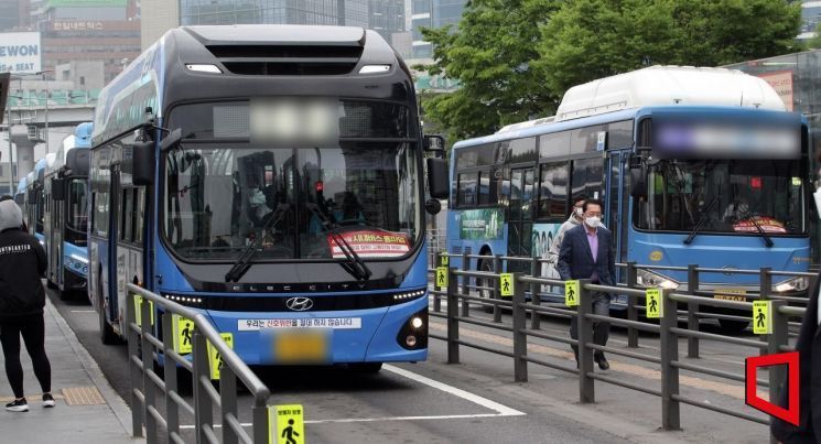 안내방송 나오자 일사불란…日엄마 버스에서 감동한 사연