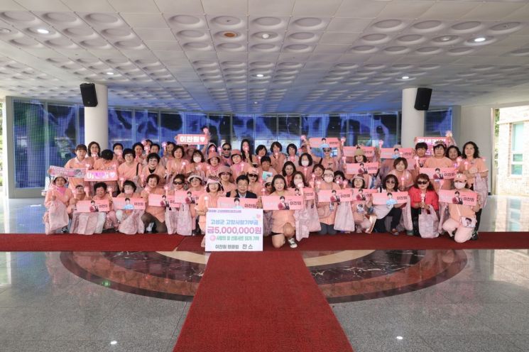 이찬원, 정동원, 박서진 팬클럽 회원들이 경남 고성군에 고향사랑기부를 했다.
