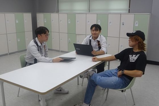 '푸바오부터 다나카상, 인어공주까지'…의정부고 졸업사진 공개