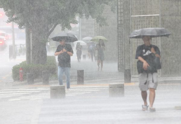 [날씨]전국 대부분 지역 '비'…중부·호남에 집중