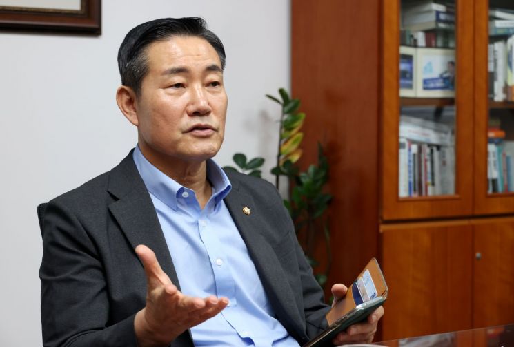 [잊혀진 영웅]④신원식 "영웅의 희생, 걸맞게 대우해야"