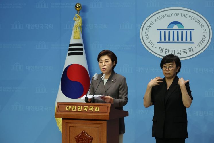 국회 국토교통위원회 국민의힘 간사인 김정재 의원이 24일 오후 국회에서 열린 서울-양평고속도로 등 국토위 현안 관련 기자회견에서 발언하고 있다. [이미지출처=연합뉴스]