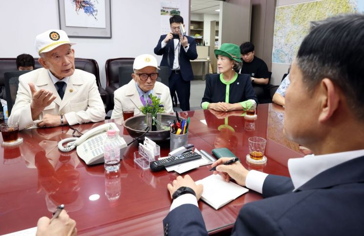 [잊혀진 영웅]④신원식 "영웅의 희생, 걸맞게 대우해야"