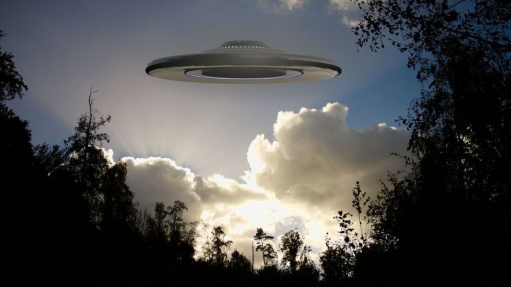 미확인 비행물체(UFO). 이 사진은 기사의 직접적인 내용과는 관련 없음. [이미지출처=픽사베이]