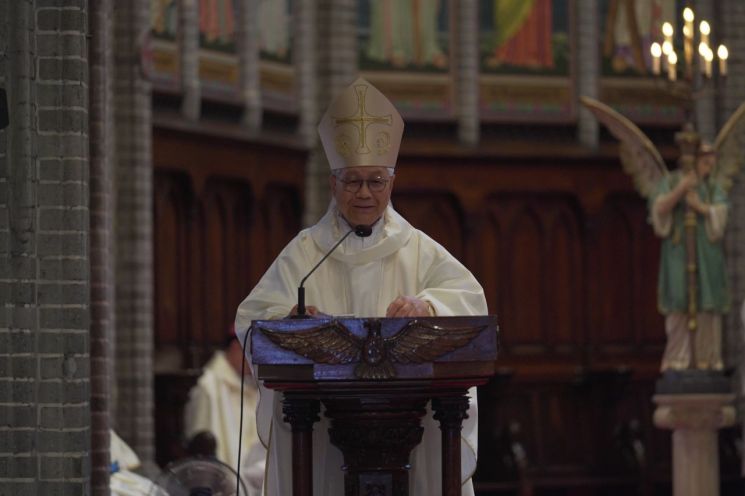 교황 강복 메시지를 낭독하는 유흥식 추기경. 아시아경제 DB