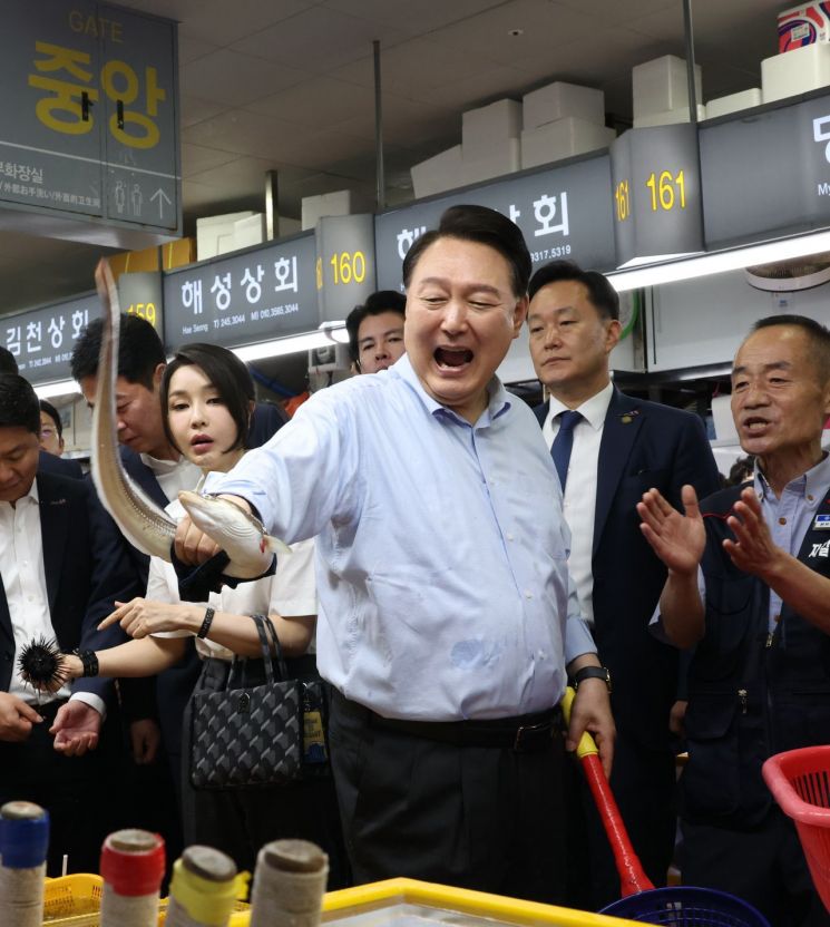 개각·특사·정상회의…빽빽한 尹의 휴가노트