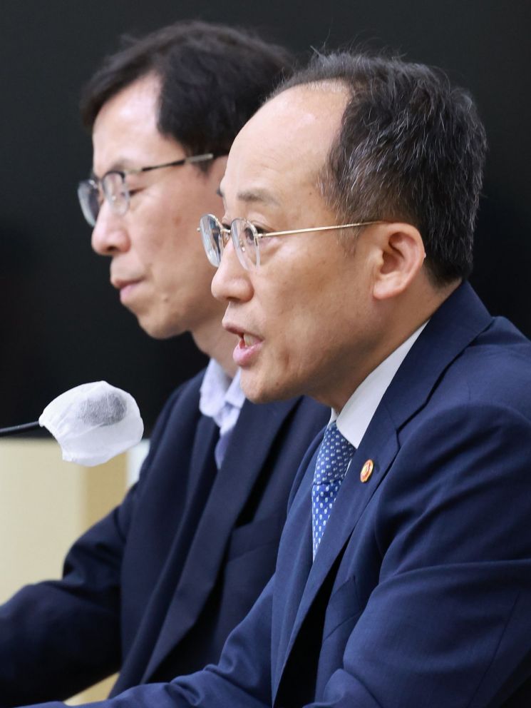 추경호 경제부총리 겸 기획재정부 장관이 지난 24일 정부세종청사에서 2023년 세법개정안 관련 상세브리핑을 하고 있다. [이미지출처=연합뉴스]