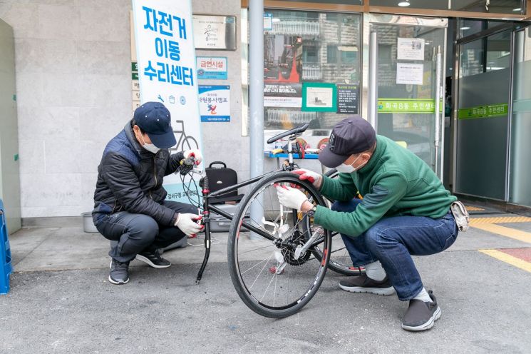 서울 강서구 주민센터에서 자전거 수리
