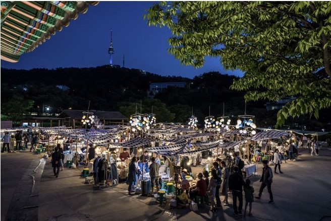 남산골 한옥마을에서 열리 야시장에 참가한 시민들. 기사의 이해를 돕기 위한 자료사진.  [아시아경제DB]