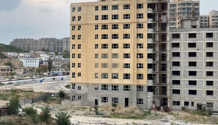 [덫에 걸린 中경제]⑤전국에 유령 아파트…철거도 못한 채 방치 