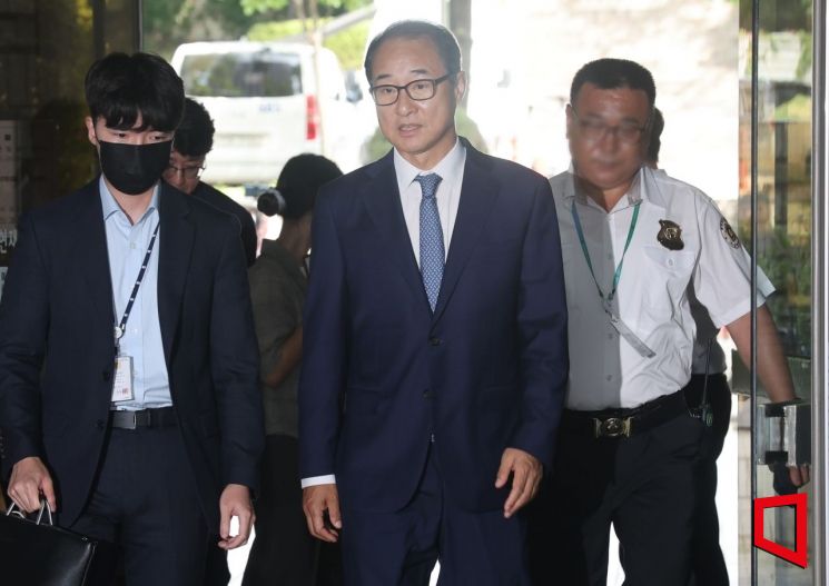 검찰, 이성만 의원 '돈봉투 수수 의혹' 소환 조사