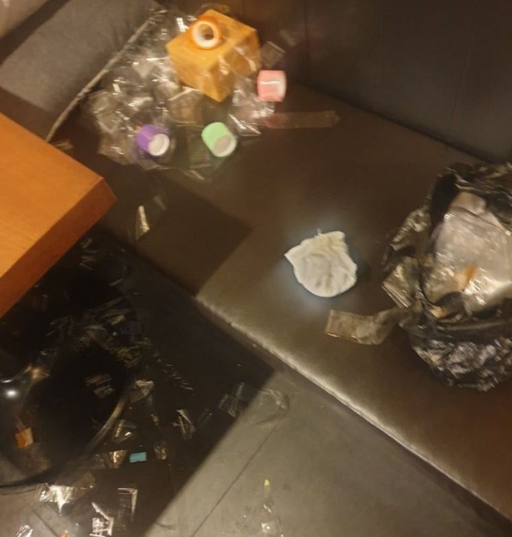 기저귀·비닐쓰레기 난장판…"손님들, 어디까지 이해해야 하나" 치킨집 사장의 호소