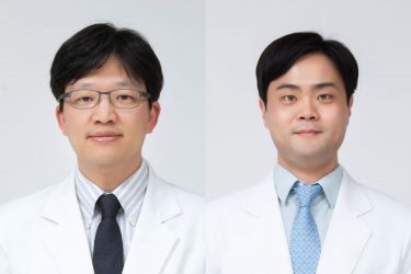 (왼쪽부터) 한양대병원 김영서 교수, 김봉영 교수. [사진제공=한양대병원]