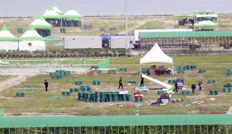 與 "잼버리 조직위, 민주 전북도당 간부 업체와 24억원 용역 계약"