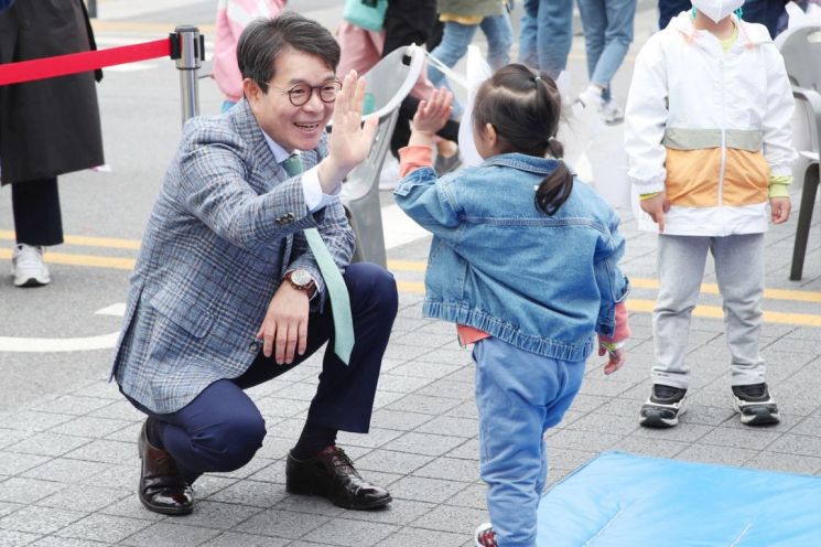 저출생 걱정 속 ‘노키즈 존’ 늘어간 현실 ...어떻게 해결해야?