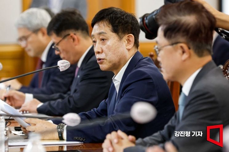김주현 금융위원회 위원장이 16일 서울 중구 은행회관에서 열린 '수출금융 종합지원 방안 간담회'에 참석해 모두발언 하고 있다. 사진=강진형 기자aymsdream@