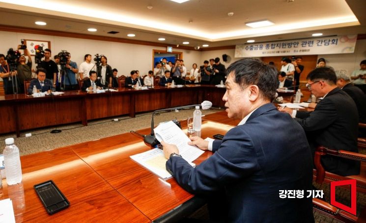 김주현 금융위원회 위원장이 16일 서울 중구 은행회관에서 열린 '수출금융 종합지원 방안 간담회'에 참석해 모두발언 하고 있다. 사진=강진형 기자aymsdream@