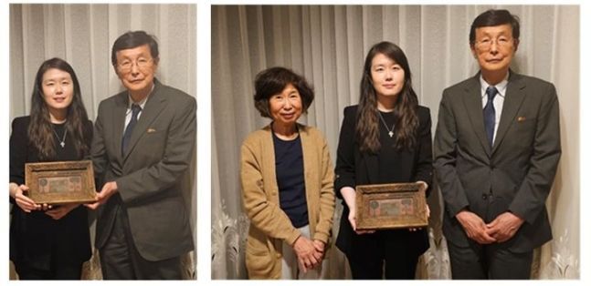 작품을 발굴한 배원정 국립현대미술관 학예연구사와 소장가 시오자와 슌이치 부부. [사진제공 = 국립현대미술관]