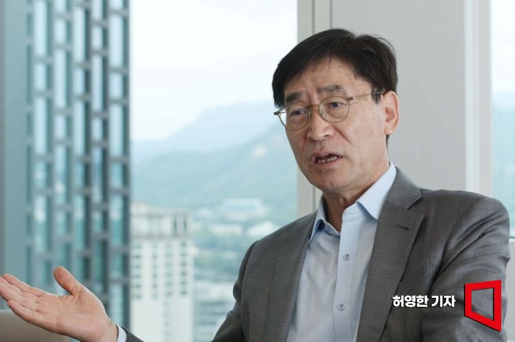 '크립토 사피엔스와 변화하는 세상의 질서' 를 펴낸 법무법인 태평양 박종백 변호사. 사진=허영한 기자 younghan@