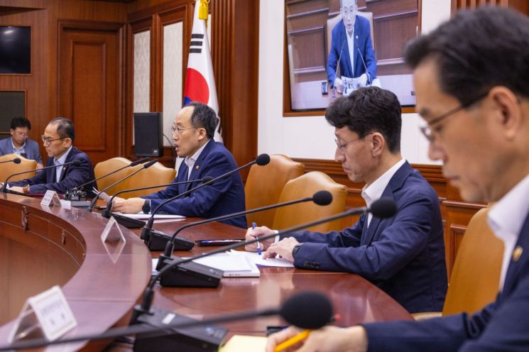 정부, AI 반도체 산업 성장 집중 지원 나선다 