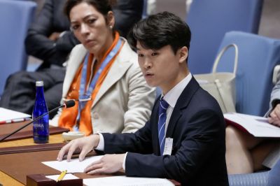 탈북주민출신인 김일혁씨가 17일(현지시간) 유엔 안보리에서 열린 북한 인권 문제 공식회의에서 북한의 인권침해 실상을 고발하고 있다. [이미지출처=AP연합뉴스]