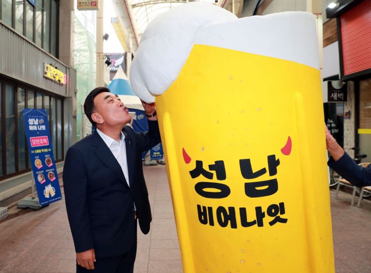 [포토] ‘건배!’ 울산 호프거리 부활, 시장이 나섰네