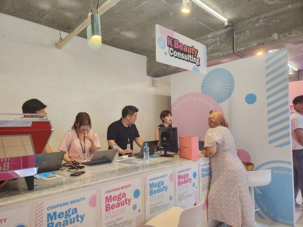 [Report] 'Coupang' Goes Offline... Visiting Seongsu-dong 'Mega Beauty Show'