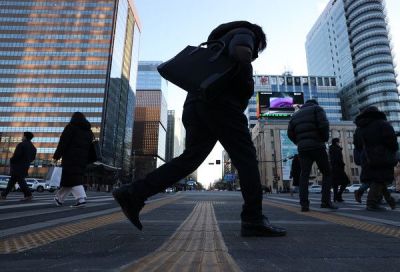 아침에 출근하고 있는 직장인들 [이미지출처=연합뉴스]