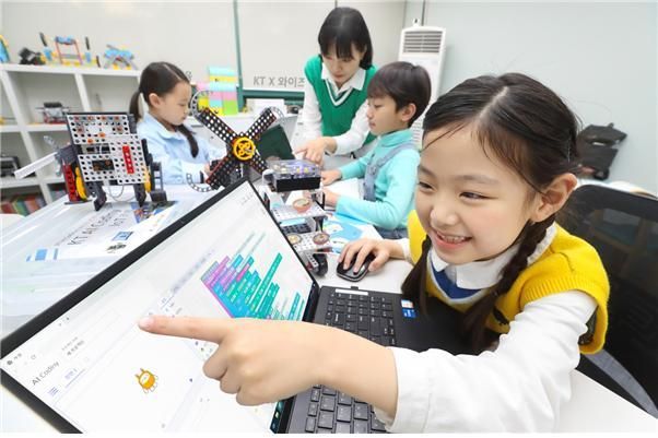 초등생도 AI 코딩 서비스 만드는 KT 'AI 코디니'…공교육 시장 노크