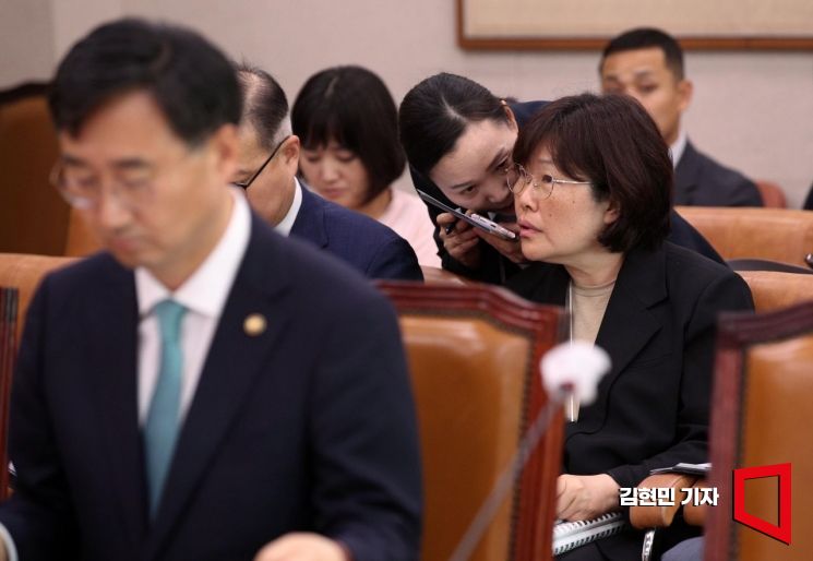 [포토] 법사위 참석한 유재은 법무관리관