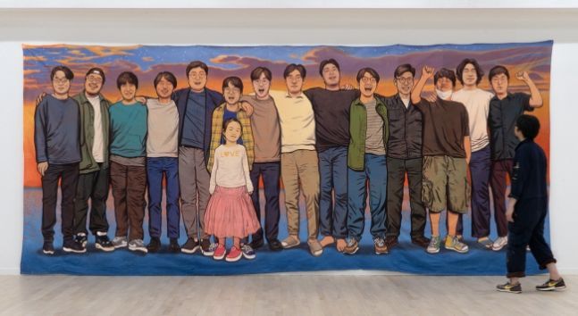 이우성, 해질녘 노을빛과 친구들, 2023, 자투리로 만든 천에 아크릴릭 구아슈 Acrylic gouache on a quilted cloth, 260×600㎝. [사진제공 = 학고재]