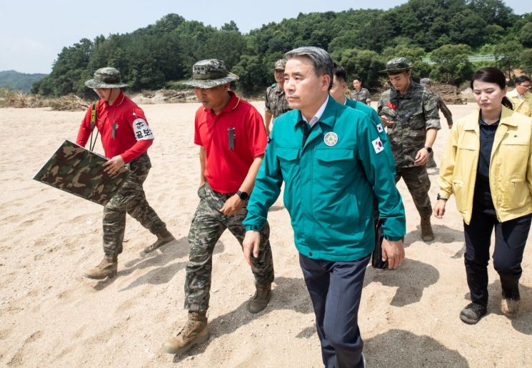 해병 장병 실종지점 찾은 이종섭 국방부 장관 [이미지출처=연합뉴스]
