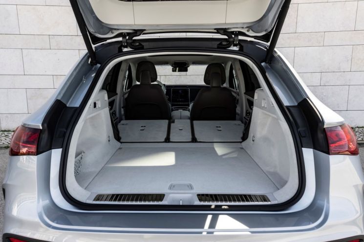 메르세데스 벤츠 EQE 500 4MATIC SUV 트렁크 [사진제공=메르세데스 벤츠 코리아]