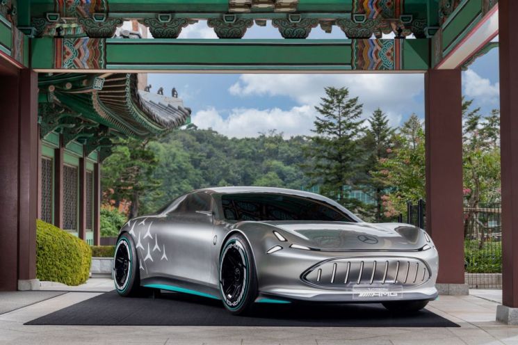 지난해 공개된 벤츠의 쇼카 비전 AMG. 앞으로 나올 벤츠 차량 디자인의 단초를 엿볼 수 있다.＜사진제공:메르세데스벤츠코리아＞