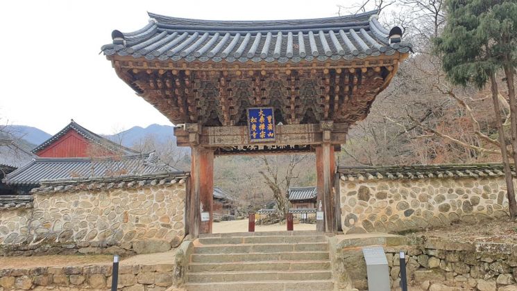 부처 세계로 들어가는 첫 관문, 보물로 가치 재조명