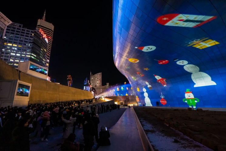 [하루만보 하루천자]지하철에서 걸으면 해변쉼터가 있다?