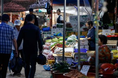 "Revitalizing Traditional Markets Through Mandatory Closures of Large Marts? ... Only Online Consumption Increases"
