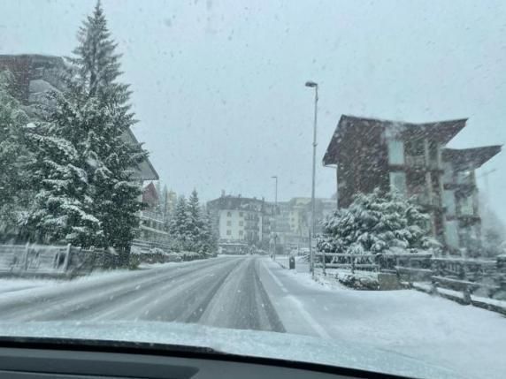 8월 말 눈이 내린 세스트리에레. [이미지출처=코리에레 델라 세라 공식 페이스북·연합뉴스]