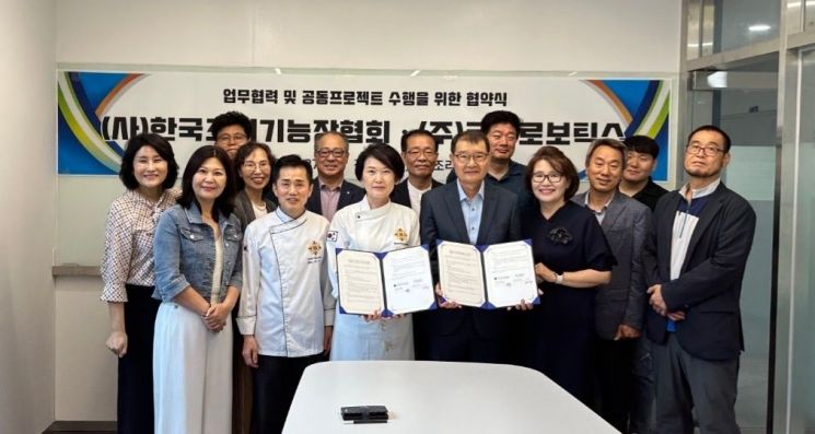 코가로보틱스는 한국조리기능장협회와 요리 자동화 시스템과 로봇 서비스 모델을 개발·보급하기 위한 업무협약(MOU)을 체결했다.