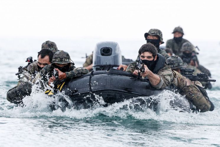 [양낙규의 Defence photo]한미 특수부대의 침투훈련