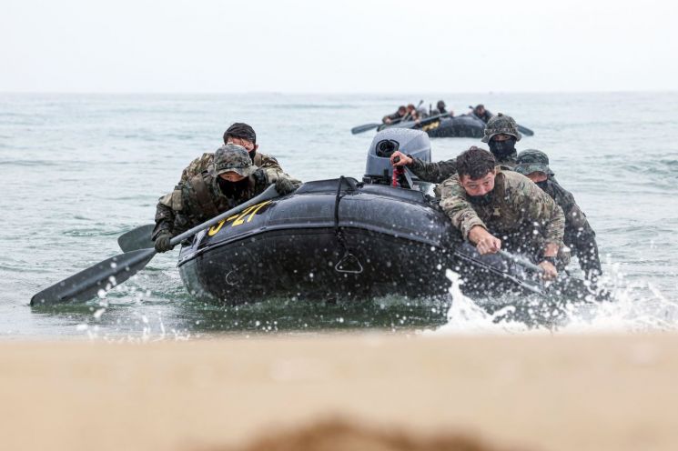 [양낙규의 Defence photo]한미 특수부대의 침투훈련