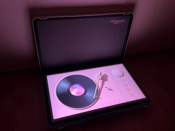 LG 스탠바이미 고(GO)의 디지털 턴테이블 기능. [사진=한예주 기자]