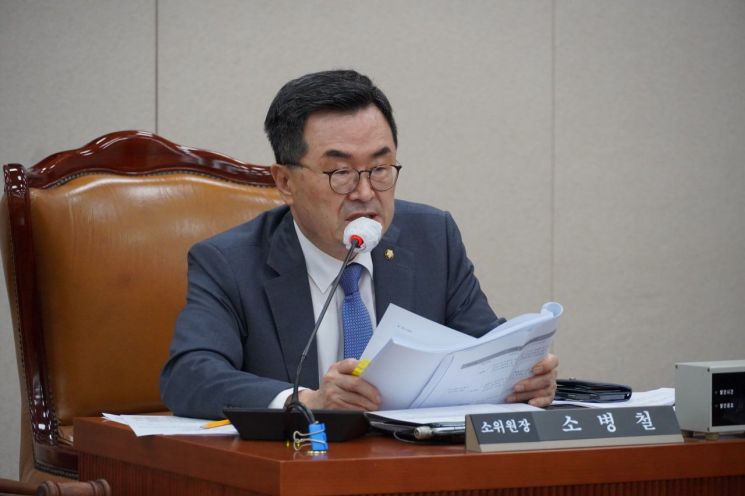 소병철 위원장은 소위에서 법무부부터 장애인고용촉진법의 입법목적과 취지를 살펴 법정 의무고용률을 철저히 지켜야 한다”고 주문했다.［사진제공=소병철 의원실］