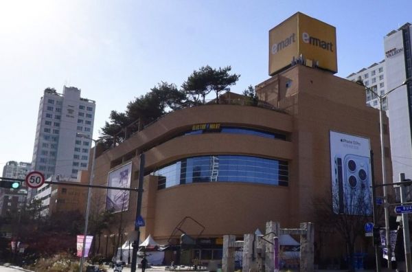 [단독]이마트, 서울3대 핵심 명일점 폐점키로…4000억원에 매각 절차