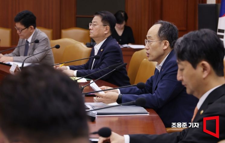 추경호 경제부총리가 4일 서울 정부청사에서 열린 비상경제장관회의 겸 수출투자대책회의에서 모두 발언을 하고 있다. 사진=조용준 기자 jun21