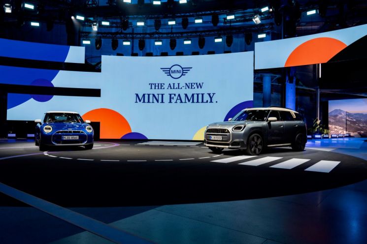 BMW가 IAA 모빌리티 2023에서 전 세계 최초로 공개한 뉴 MINI 패밀리[사진=BMW]