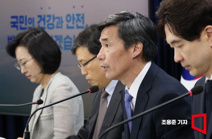 [포토] 후쿠시마 오염수 관련 브리핑하는 박구연 국무1차장