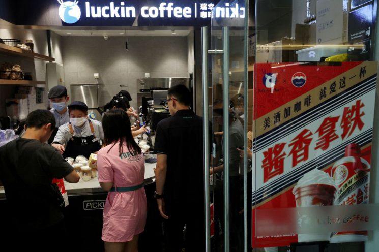 "Coffee with Alcohol Flavor" Maotai Latte Sold 5.4 Million Cups in One Day