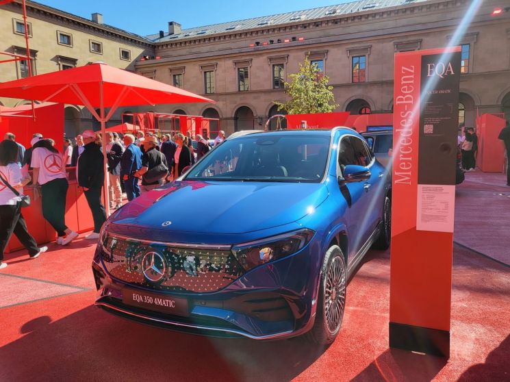 [IAA 2023]부스 뛰쳐나간 車회사들 “문화재와 차량전시 결합”